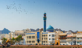 Oman - Muskat, Masjid Al Rasool Al A`dham Mosque with flowers